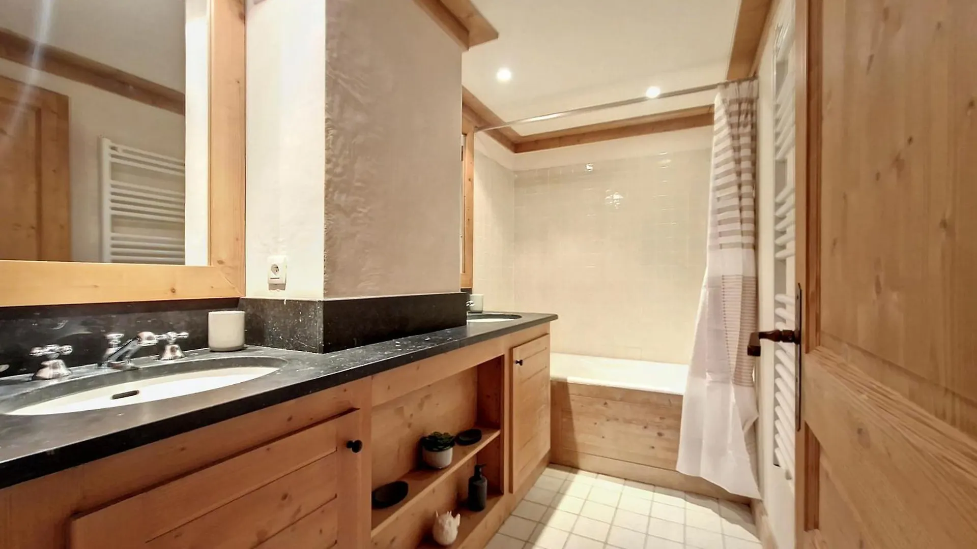 Appartement Lumineux 3 Pieces, Ski Aux Pieds, Parking Inclus, Val D'Isere - Fr-1-518-152 Frankrijk